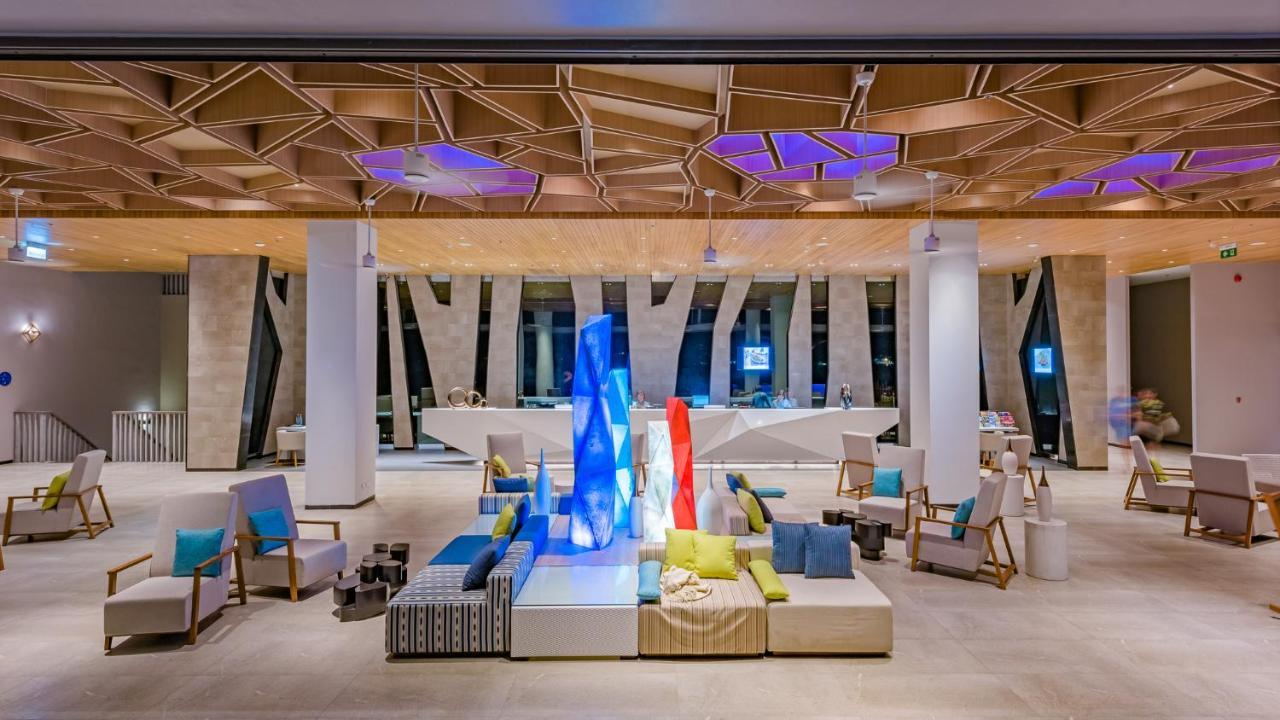 Oceanfront Beach Resort - Sha Extra Plus Patong Экстерьер фото Lobby
