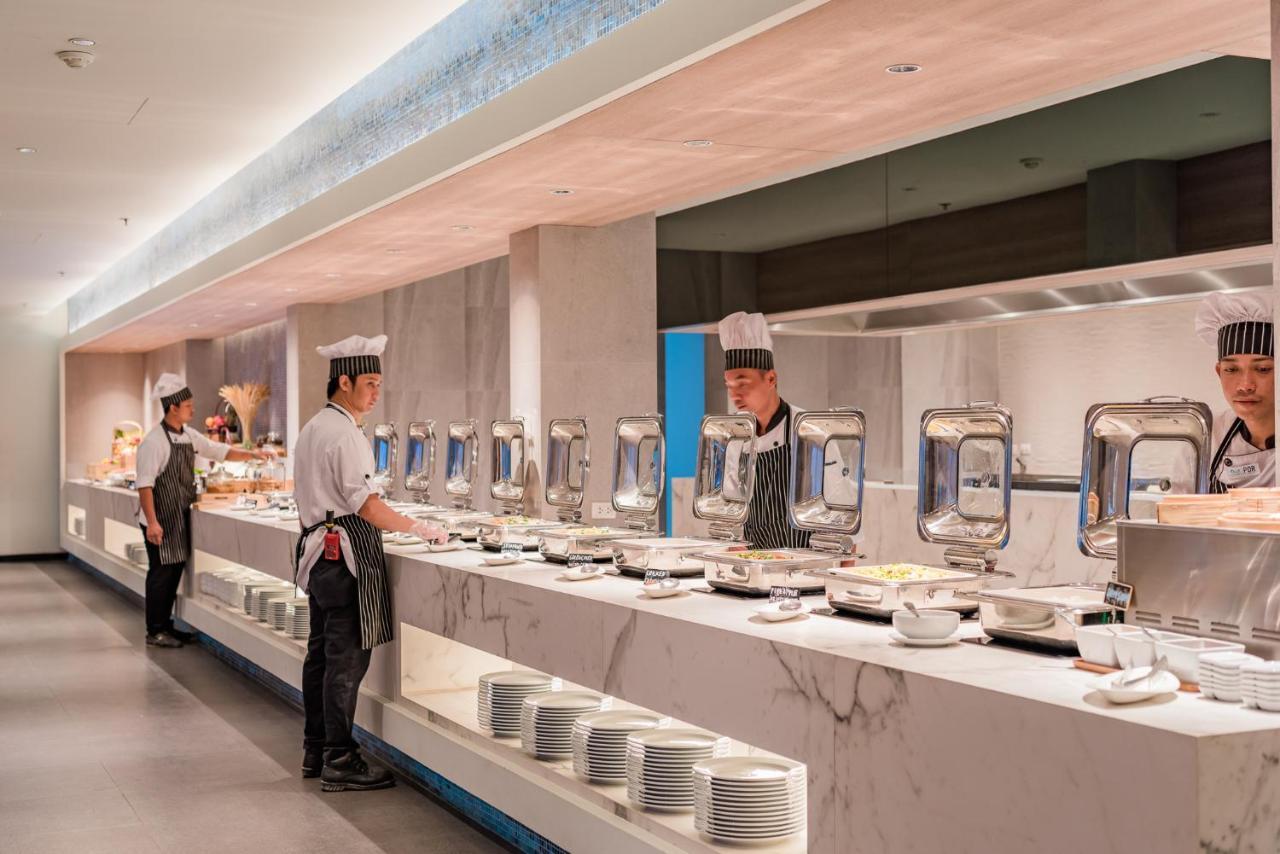 Oceanfront Beach Resort - Sha Extra Plus Patong Экстерьер фото The buffet at the lounge
