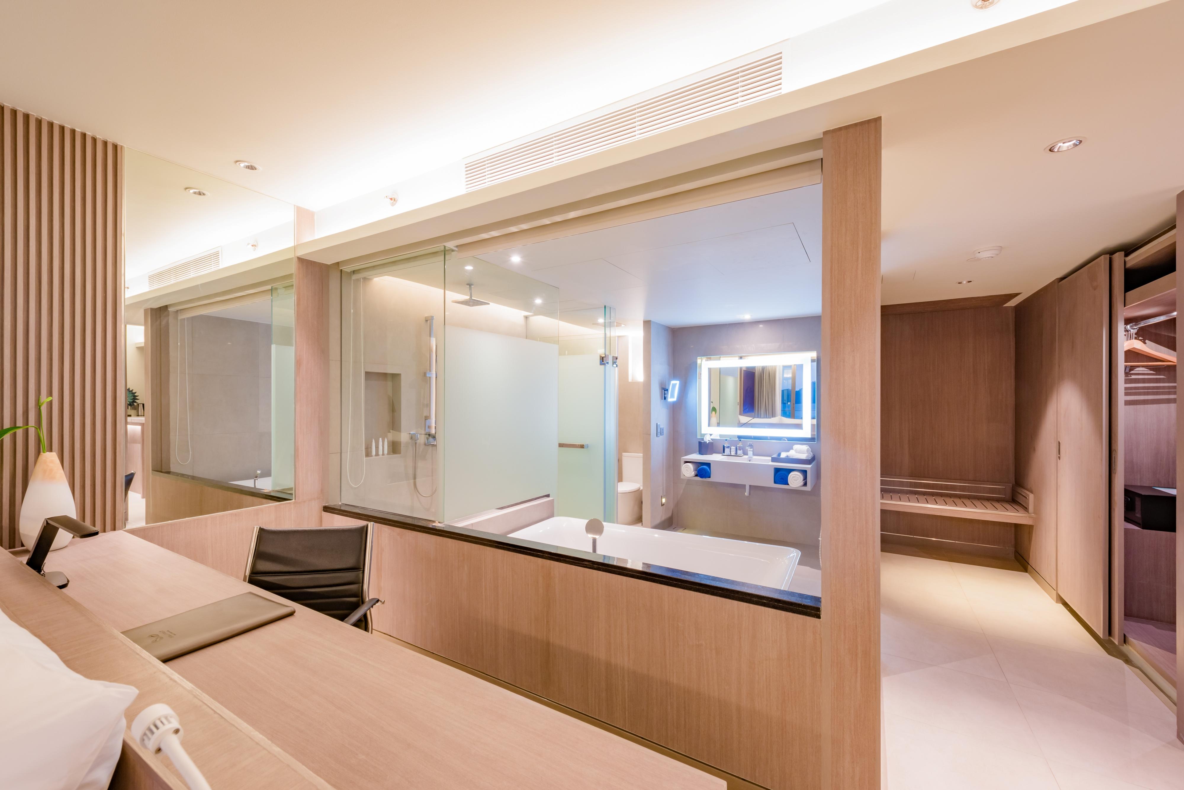 Oceanfront Beach Resort - Sha Extra Plus Patong Экстерьер фото A suite at the hotel
