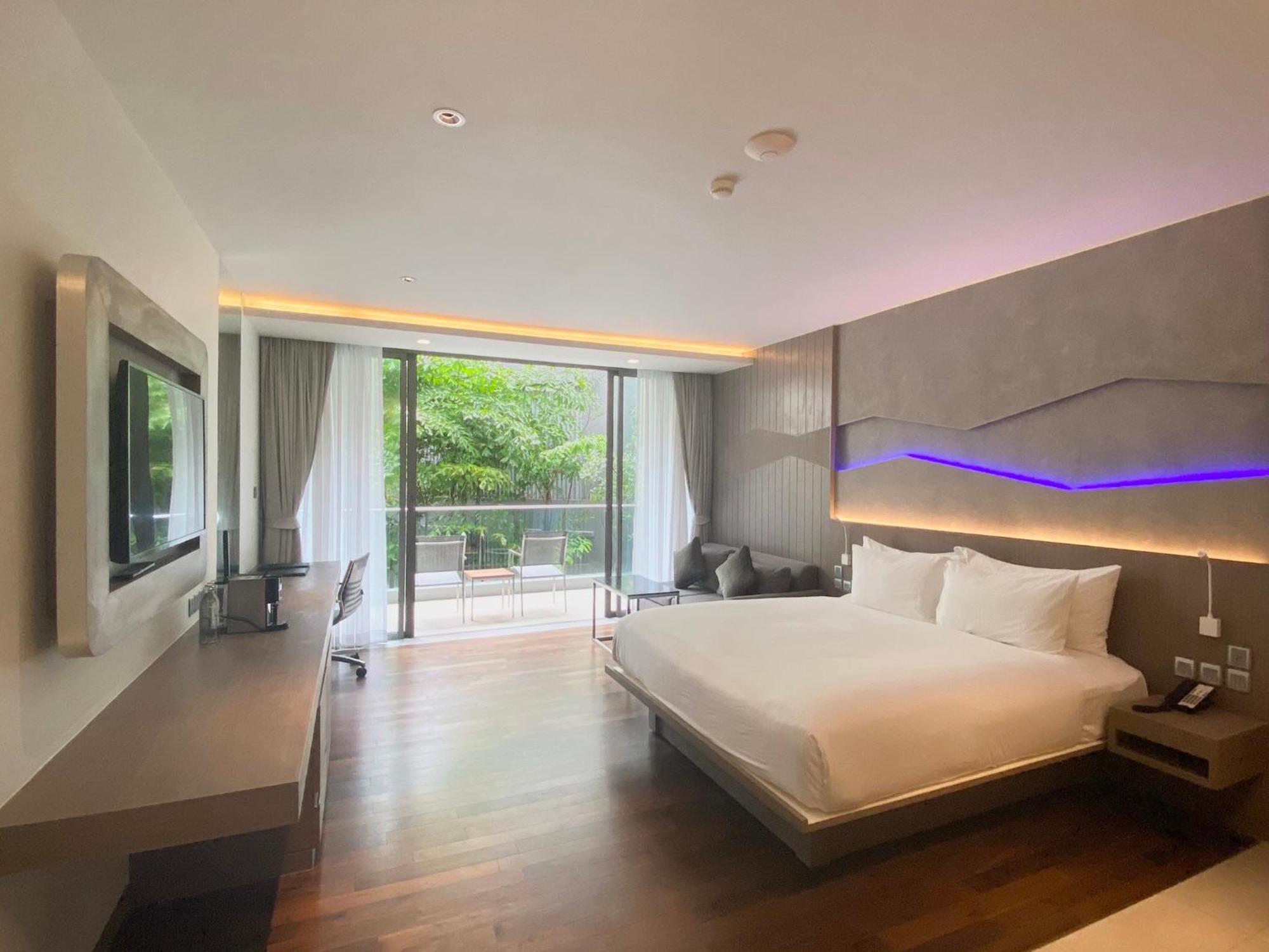 Oceanfront Beach Resort - Sha Extra Plus Patong Экстерьер фото Deluxe Room
