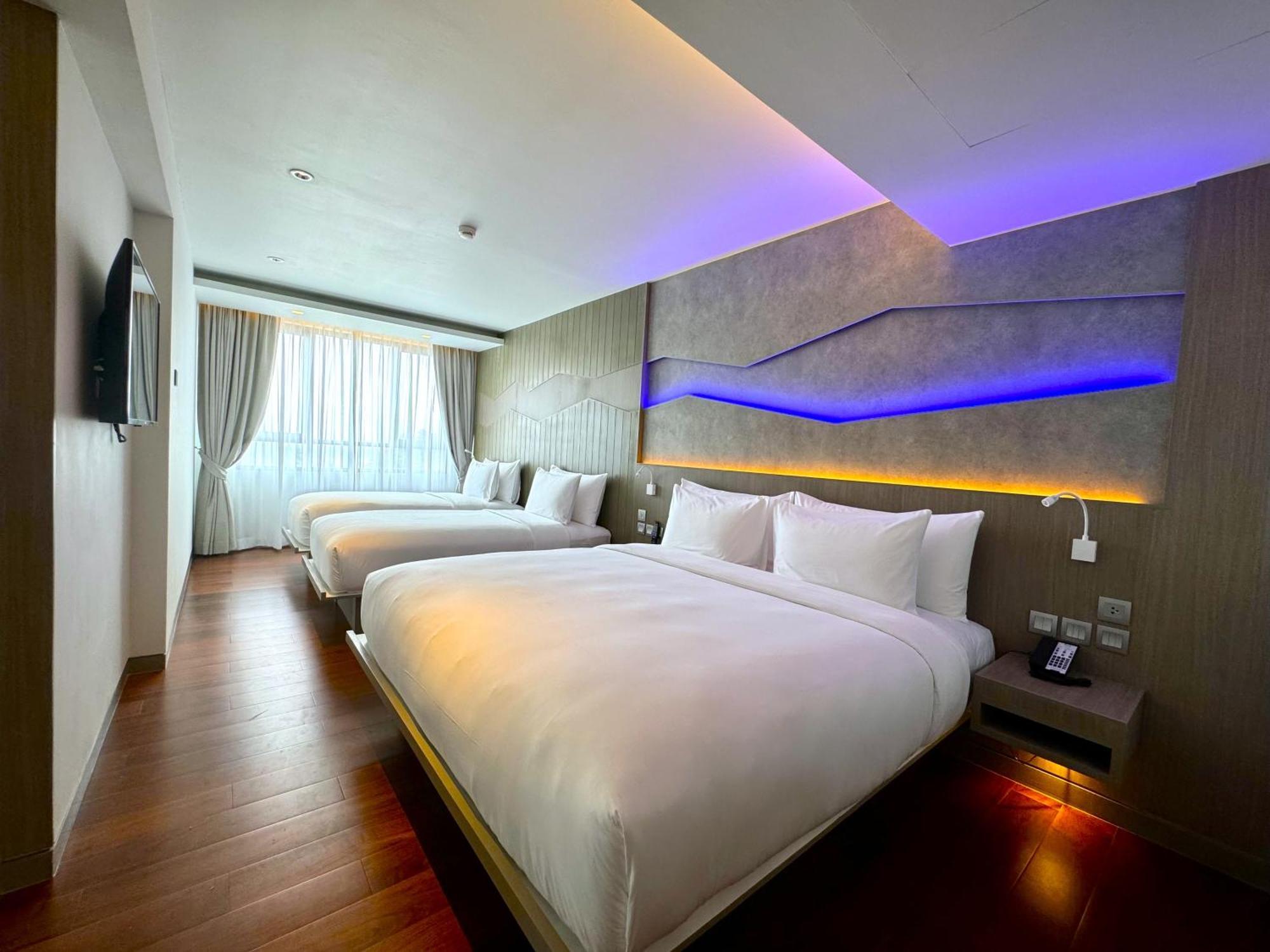 Oceanfront Beach Resort - Sha Extra Plus Patong Номер фото Deluxe Family Room