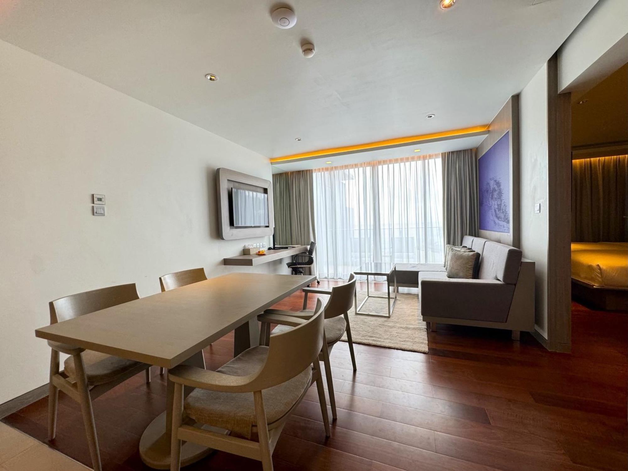 Oceanfront Beach Resort - Sha Extra Plus Patong Номер фото A suite at the hotel