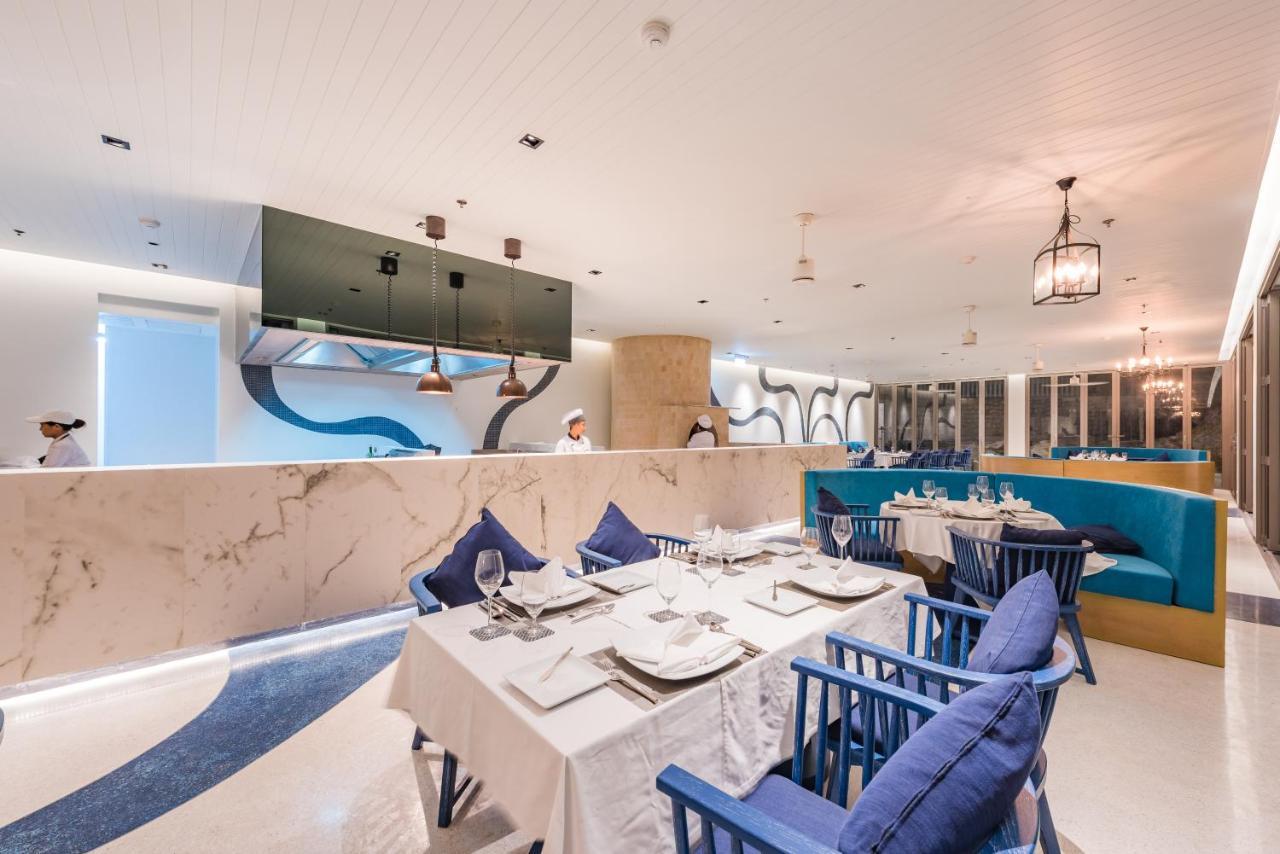 Oceanfront Beach Resort - Sha Extra Plus Patong Экстерьер фото The interior of the restaurant