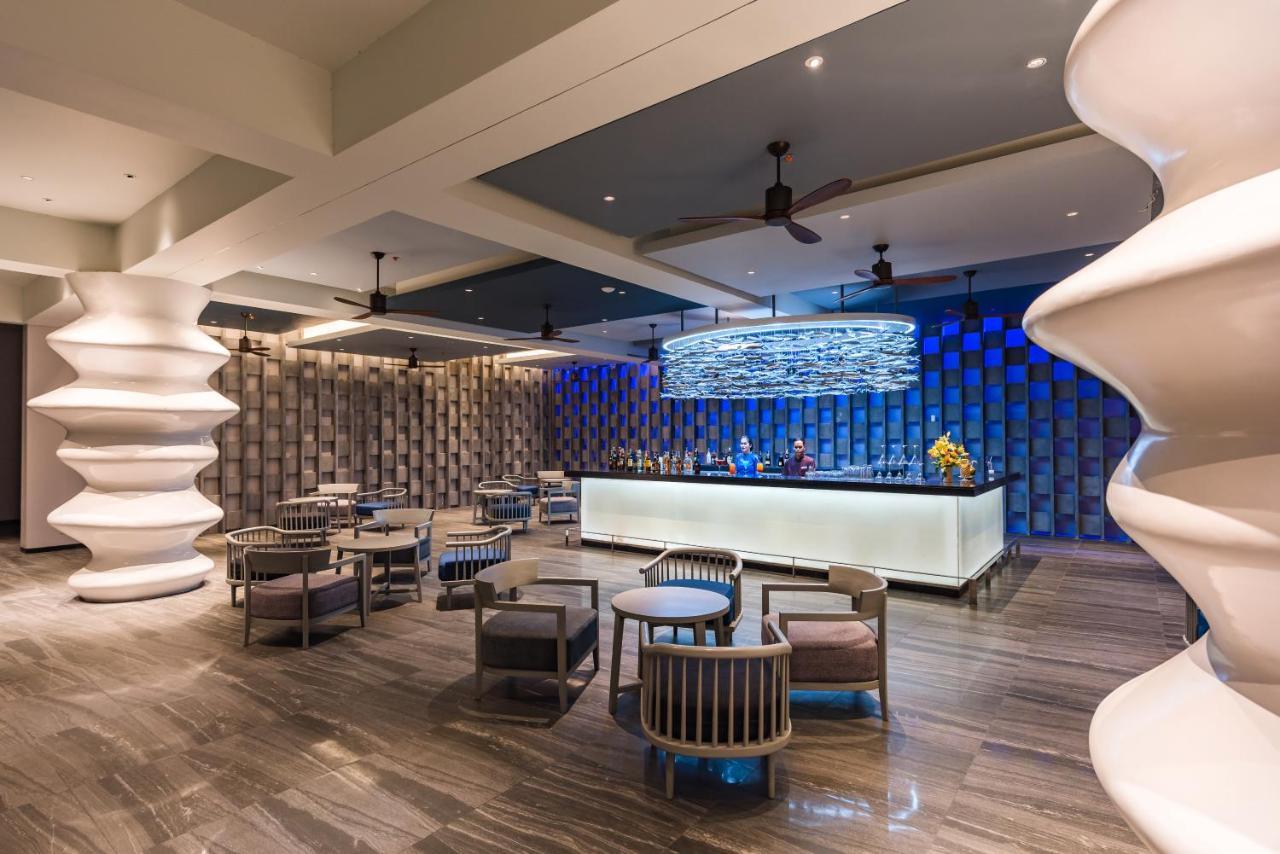 Oceanfront Beach Resort - Sha Extra Plus Patong Экстерьер фото The bar at the lobby